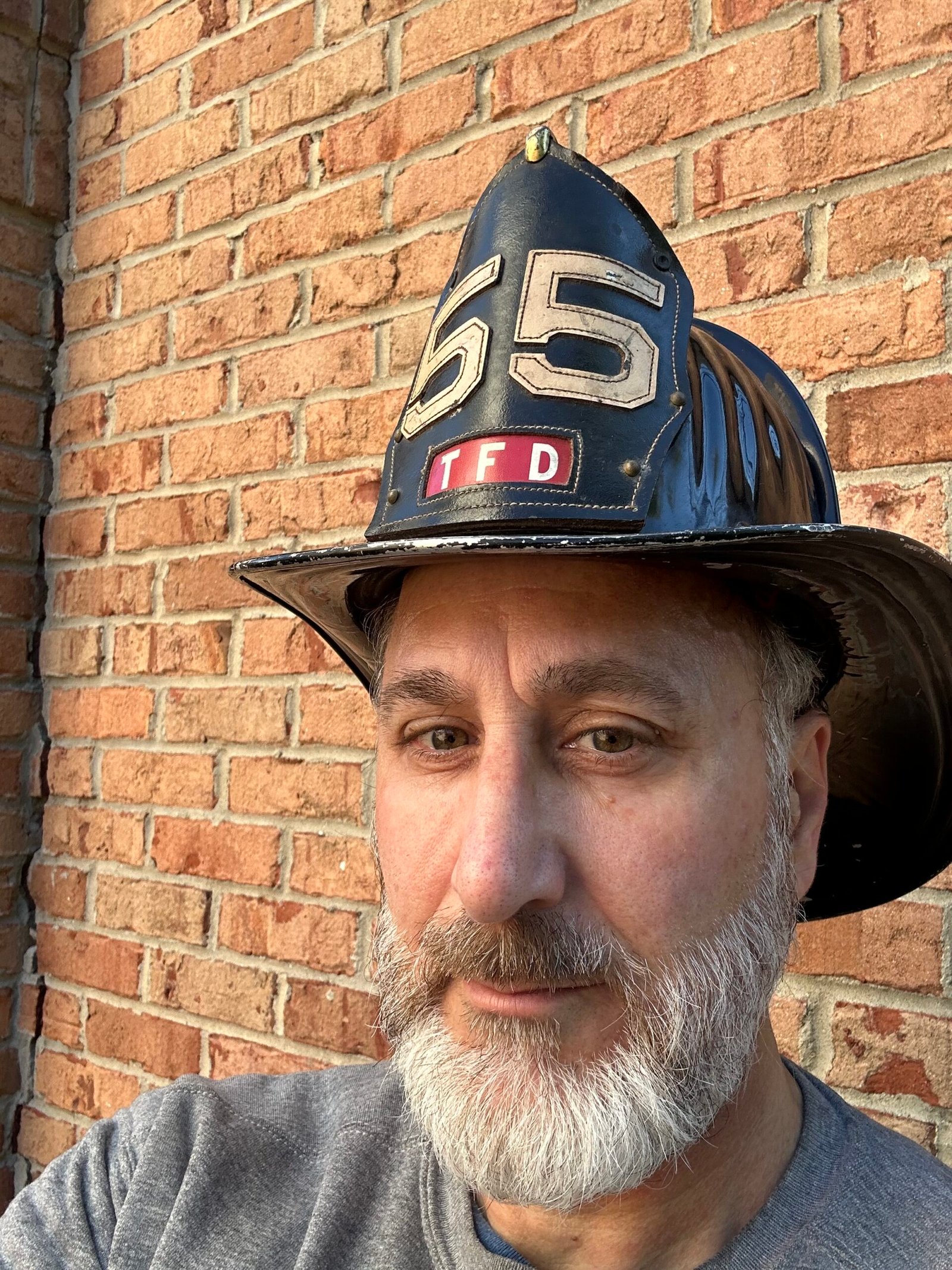 1950s CAIRNS & BROTHER Model 350 FIREFIGHTER HELMET & LEATHER SHIELD - Image 13