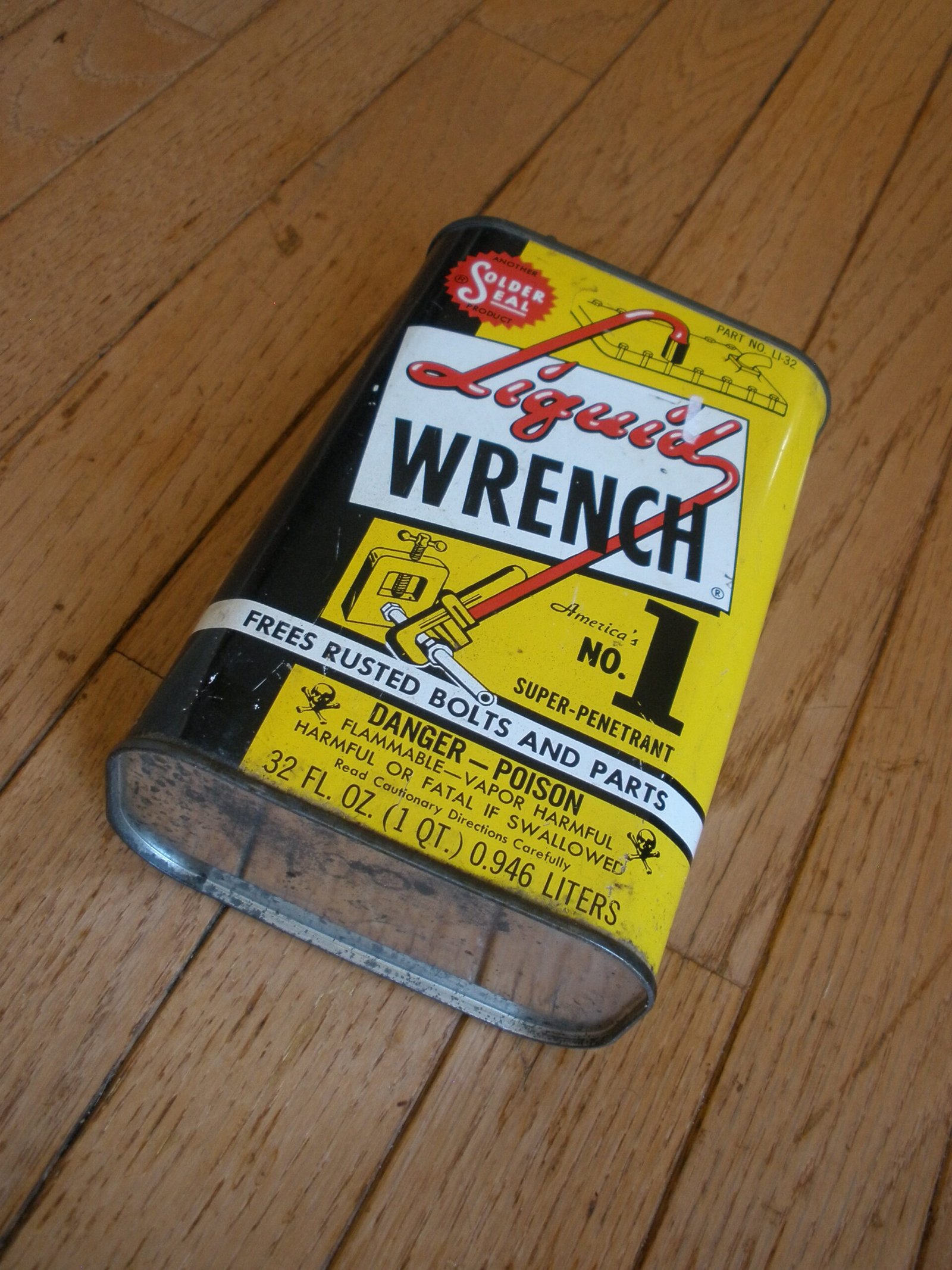 1960s VINTAGE LIQUID WRENCH TIN - 32 Oz - Charlotte, NC - Image 2