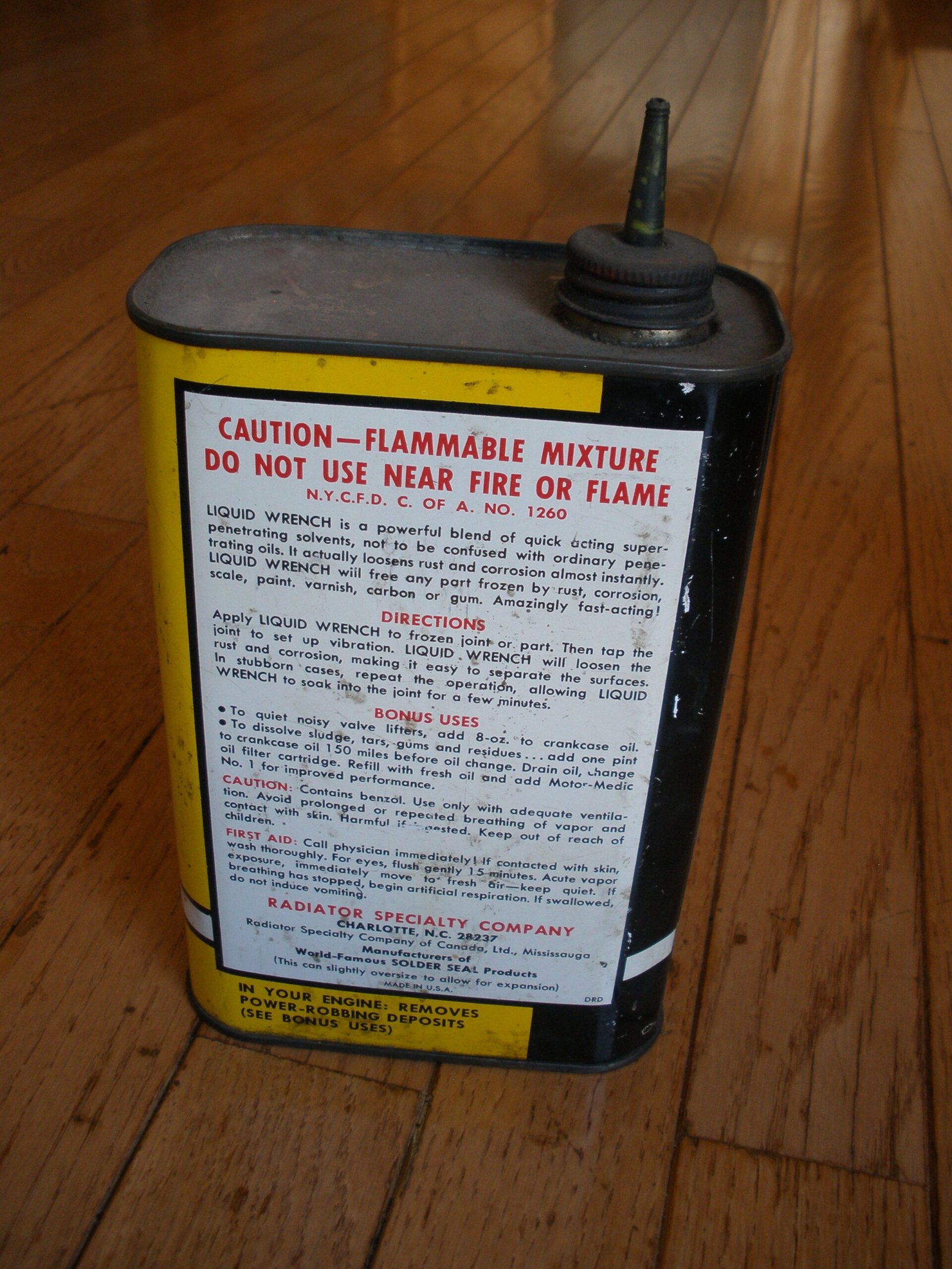 1960s VINTAGE LIQUID WRENCH TIN - 32 Oz - Charlotte, NC - Image 5