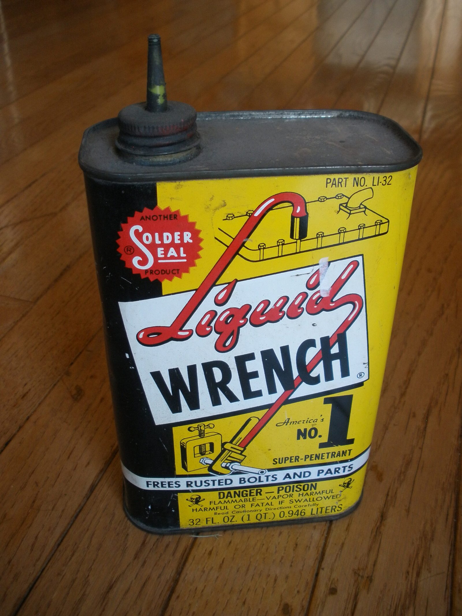 1960s VINTAGE LIQUID WRENCH TIN - 32 Oz - Charlotte, NC - Image 7