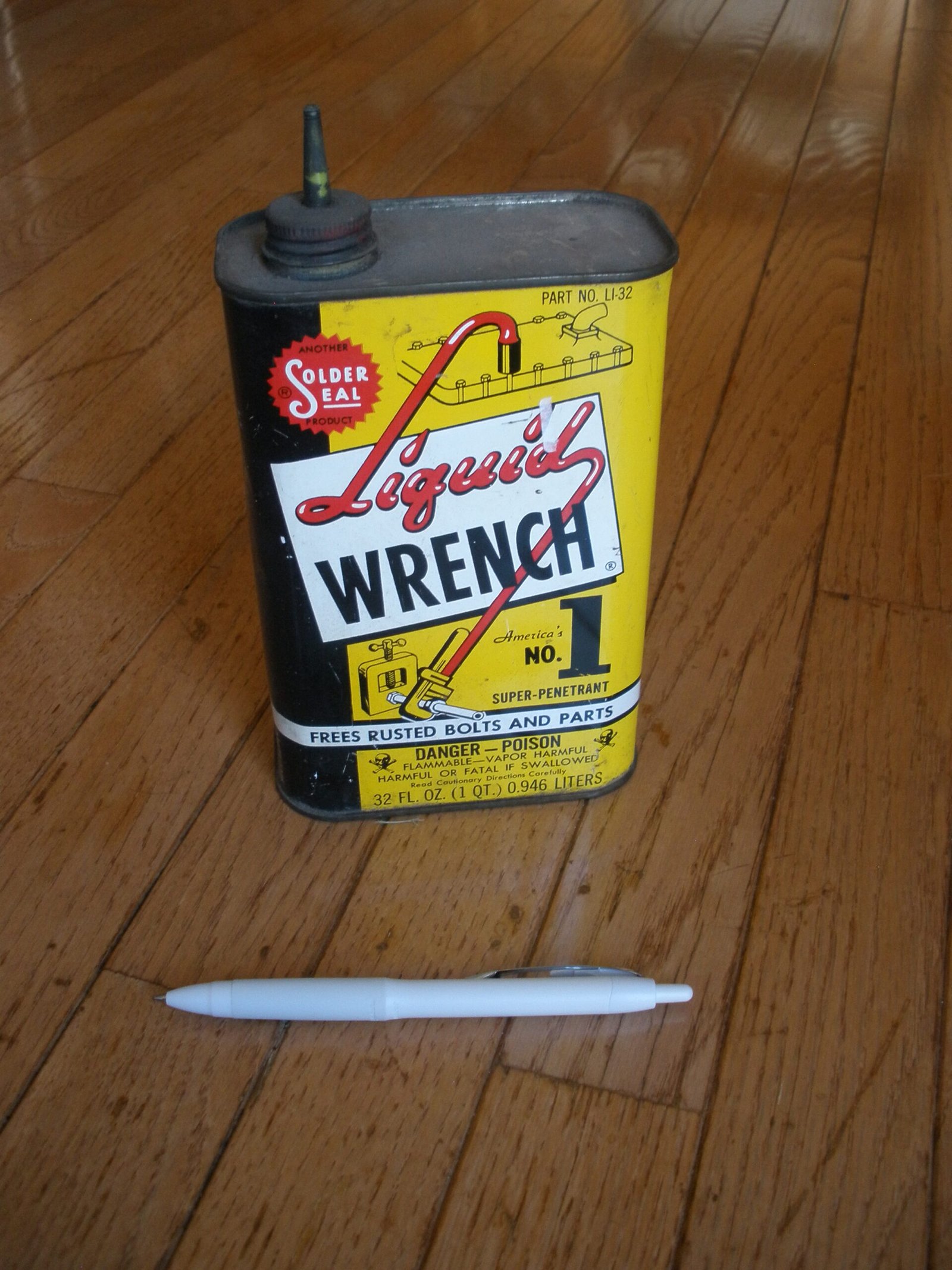 1960s VINTAGE LIQUID WRENCH TIN - 32 Oz - Charlotte, NC - Image 8
