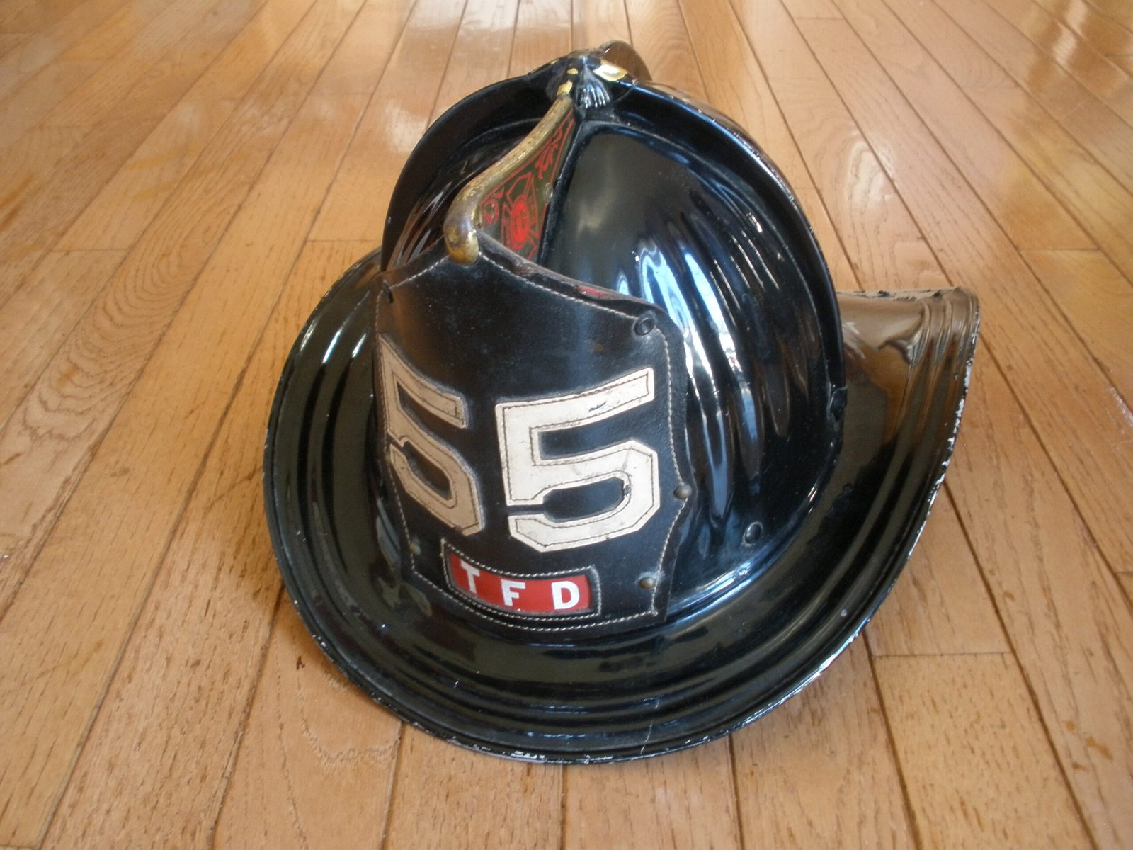 1950s CAIRNS & BROTHER Model 350 FIREFIGHTER HELMET & LEATHER SHIELD - Image 2