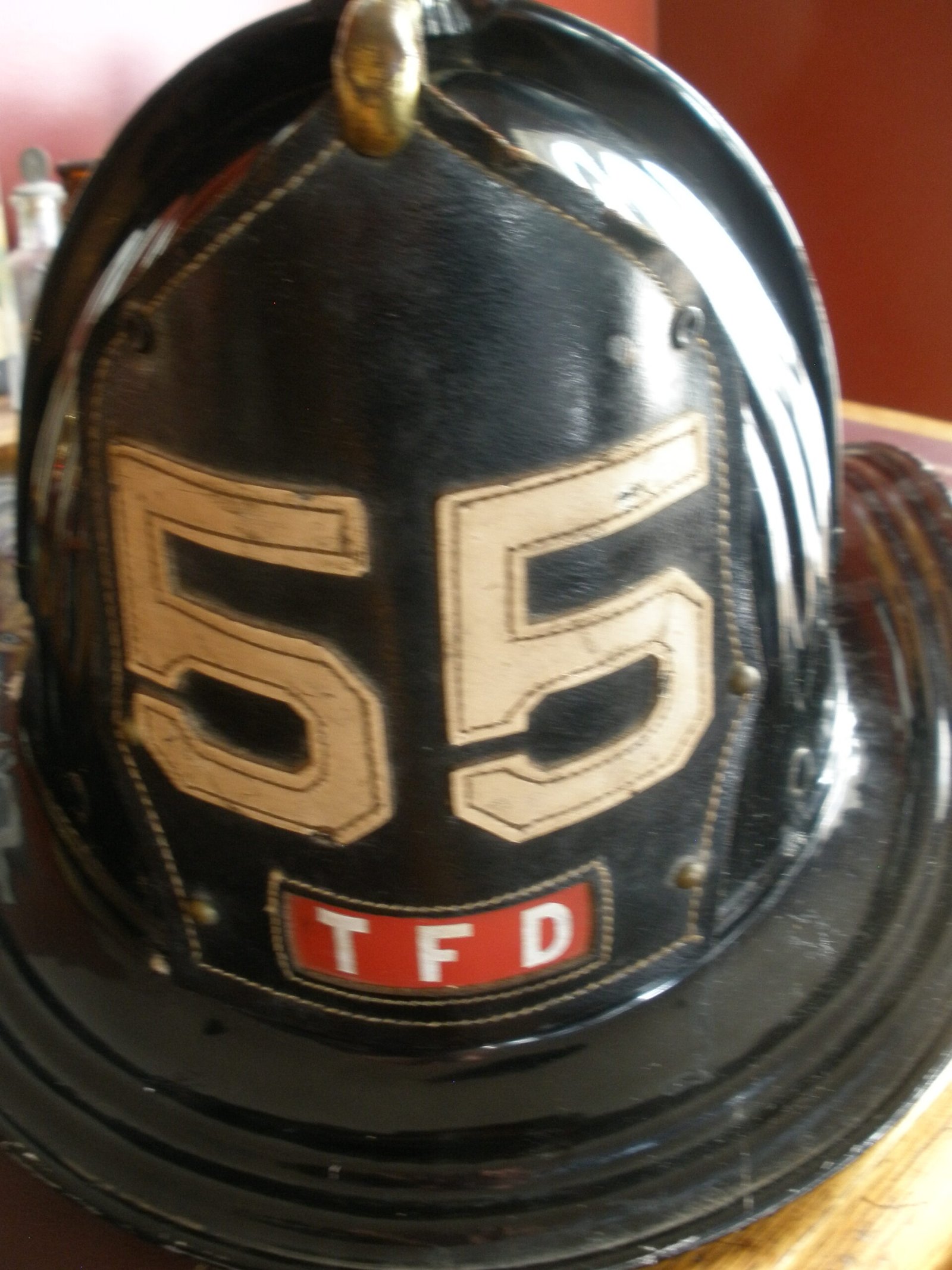 1950s CAIRNS & BROTHER Model 350 FIREFIGHTER HELMET & LEATHER SHIELD - Image 12