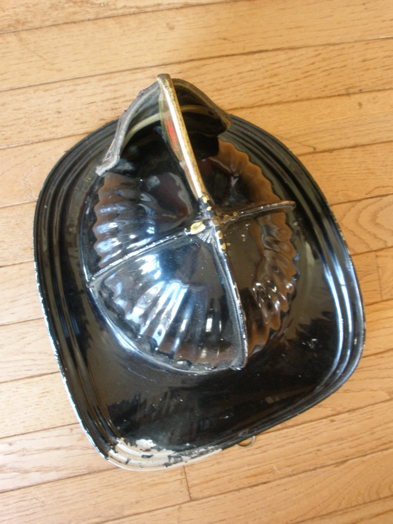 1950s CAIRNS & BROTHER Model 350 FIREFIGHTER HELMET & LEATHER SHIELD - Image 6